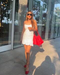 दोस्तों संग आउटिंग पर निकलीं Nia Sharma, व्हाइट मिनी ड्रेस में फ्लॉन्ट किया परफेक्ट फिगर, एक्ट्रेस की तस्वीरें देख बढ़ जाएंगीं दिलों की धड़कनें