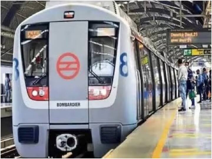 Delhi Metro News: लापरवाही ने ले ली जान, मेट्रो और प्लेटफॉर्म के बीच फंसे शख्स की कटकर मौत