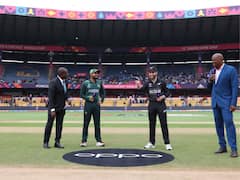 బ్యాటింగ్‌కు దిగిన కివీస్‌ , పాక్‌ బౌలర్లు అడ్డుకోగలరా..?