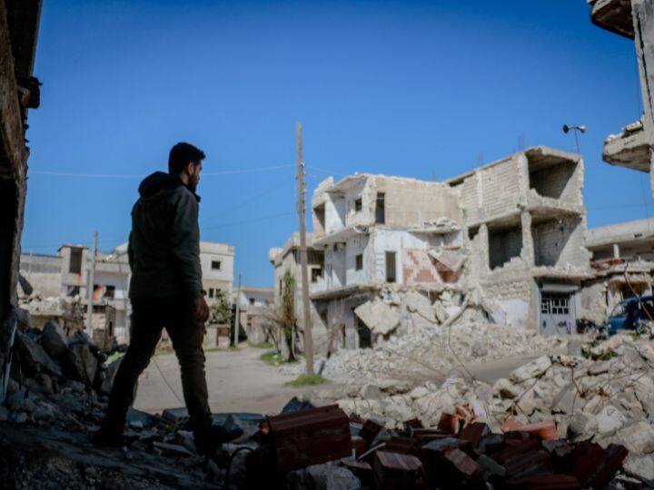 दरअसल भूकंप की तीव्रता को रिक्टर स्केल के जरिए मापा जाता है. ये जीरो से 1.9 तक महसूस नहीं होता है. लेकिन 2 से 2.9 तक हल्के झटके महसूस हो सकते हैं. 5 रिक्टर स्केल से ऊपर के भूकंप में पंखे हिलने लगते हैं.