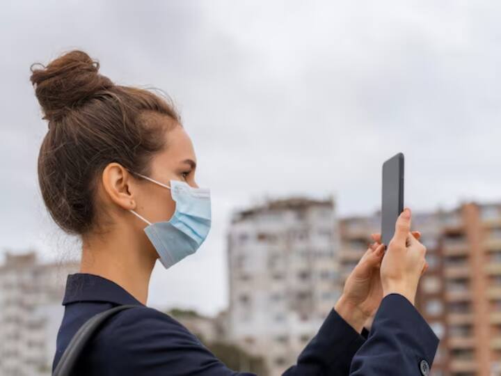 आप पर्सनल एयर क्वॉलिटी सेंसर और एयर क्वॉलिटी मॉनिटर का इस्तेमाल भी कर सकते हैं. इनका इस्तेमाल आप घर के अंदर और बाहर दोनों जगह कर सकते हैं.