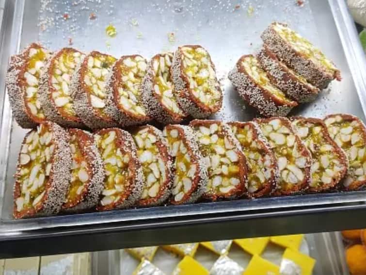 Anjeer Kaju Roll Recipe Diwali Special Sweat Recipe Diwali Special Sweet: தீபாவளிக்கு இந்த புது இனிப்பை செய்து அசத்துங்க! அத்தி முந்திரி ரோல் எப்படி செய்வது?