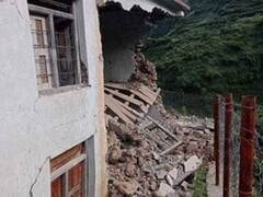 Nepal Earthquake: भूकंप से हिल गया नेपाल, 128 लोगों की मौत, 1000 घायल, तस्वीरों में देखें तबाही का मंजर