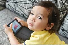 Eye Disease: બાળકને મોબાઇલ આપતા પહેલા સાવધાન, સ્ક્રિન કોન્ટેક્ટથી થઇ શકે છે આ બીમારી