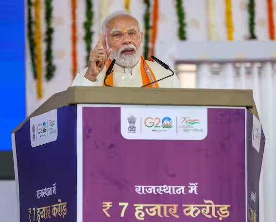 CVoter સર્વેમાં રાજસ્થાનમાં ભાજપ સરકાર બનાવવાની સંભાવના વ્યક્ત કરી છે. રાજ્યમાં કુલ 200 બેઠકો છે, જેમાંથી ભાજપને 110થી વધુ બેઠકો મળવાની ધારણા છે. અહીં ભાજપને 114-124, કોંગ્રેસને 67-77 અને અન્યને 5-13 બેઠકો મળવાની ધારણા છે