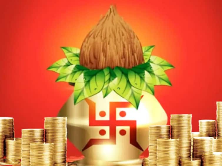 Pushya Nakshtra 2023 marathi news rare conjunction of Ravi Pushya Nakshatra after 400 years today Know Muhurat for buying investing Pushya Nakshtra : आज रवि पुष्य नक्षत्राचा 400 वर्षांनंतरचा दुर्मिळ संयोग! शनि-गुरूची होणार कृपा, खरेदी-गुंतवणुकीसाठी महामुहूर्त पाहा 