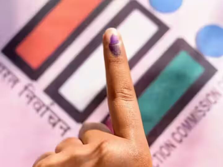 Telangana Election 2023: హైదరాబాద్ ఓటర్లకు క్యూలైన్ అప్డేట్స్-ఓటింగ్ పెంచేందుకు కొత్త విధానం Telangana Election 2023 officials will Update voters how long queue lines at polling Centers Telangana Election 2023: హైదరాబాద్ ఓటర్లకు క్యూలైన్ అప్డేట్స్-ఓటింగ్ పెంచేందుకు కొత్త విధానం