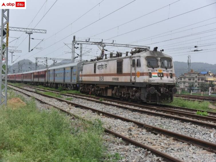 south central railway cancelled some trains due to maintanance works Trains Cancelled: రైలు ప్రయాణికులకు అలర్ట్ - వారం రోజులు రైళ్లు రద్దు, దీపావళికి ప్రత్యేక రైళ్లు