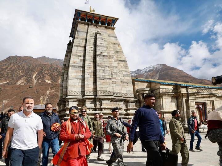 Arriving at the sacred site via a private helicopter, Rahul Gandhi was welcomed by the temple's priests and members of the Congress party.