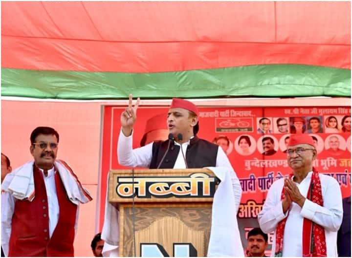 Madhya Pradesh Election 2023 Samajwadi Party president Akhilesh Yadav called Congress a traitor MP Election 2023: 'कांग्रेस को वोट मत देना सावधान रहना...', मध्य प्रदेश में अखिलेश यादव ने जनता से की अपील