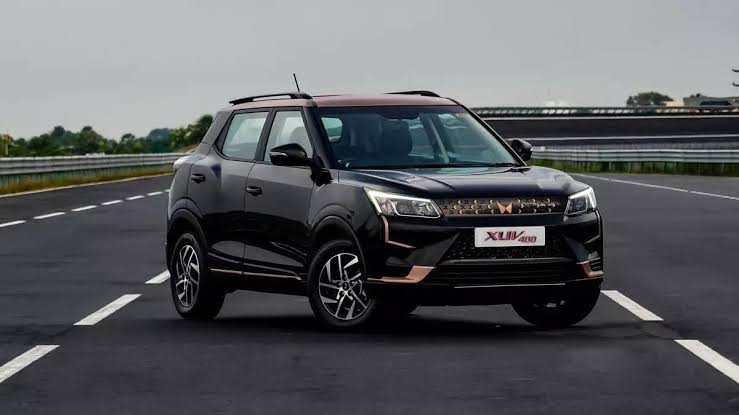 Mahindra XUV 400 vs MG ZS EV: महिंद्रा XUV400 और MG ZS EV पर मिल रही है भारी छूट, जानिए कौन सी डील आपके लिये है बेहतर 