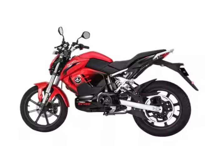 Revolt RV400 ਇਲੈਕਟ੍ਰਿਕ ਬਾਈਕ ਨੂੰ ਐਕਸ-ਸ਼ੋਰੂਮ 1.29 ਲੱਖ ਰੁਪਏ ਦੀ ਸ਼ੁਰੂਆਤੀ ਕੀਮਤ 'ਤੇ ਖਰੀਦਿਆ ਜਾ ਸਕਦਾ ਹੈ। ਕੰਪਨੀ ਮੁਤਾਬਕ ਫੁੱਲ ਚਾਰਜ 'ਤੇ ਇਸ ਬਾਈਕ ਦੀ ਰਾਈਡਿੰਗ ਰੇਂਜ 150 ਕਿਲੋਮੀਟਰ ਤੱਕ ਹੈ।
