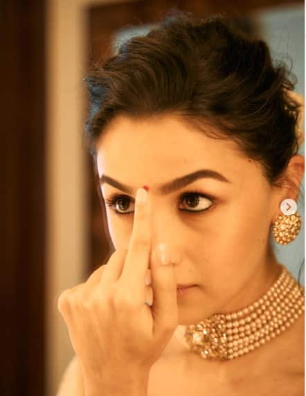 ਹਿੰਦੁਸਤਾਨ ਟਾਈਮਜ਼ 'ਲੀਡਰਸ਼ਿਪ ਸਮਿਟ 2023' ਦੌਰਾਨ ਇਸ ਬਾਰੇ ਗੱਲ ਕਰਦੇ ਹੋਏ, ਅਦਾਕਾਰਾ ਨੇ ਕਿਹਾ, 'ਜਦੋਂ ਰਾਸ਼ਟਰੀ ਫਿਲਮ ਪੁਰਸਕਾਰਾਂ ਦਾ ਐਲਾਨ ਕੀਤਾ ਗਿਆ ਸੀ, ਹਰ ਕਿਸੇ ਦੀ ਤਰ੍ਹਾਂ, ਮੇਰੇ ਦਿਮਾਗ ਵਿੱਚ ਇੱਕ ਹੀ ਵਿਚਾਰ ਚੱਲ ਰਿਹਾ ਸੀ ਕਿ ਮੈਂ ਇਸ ਸਮਾਰੋਹ ਵਿੱਚ ਕੀ ਪਹਿਨਾਂਗੀ? ਅਚਾਨਕ ਮੈਂ ਸੋਚਿਆ ਕਿ ਇਸ ਖਾਸ ਦਿਨ 'ਤੇ ਮੈਂ ਆਪਣੇ ਵਿਆਹ ਦਾ ਜੋੜਾ ਪਹਿਨਾਂਗੀ।