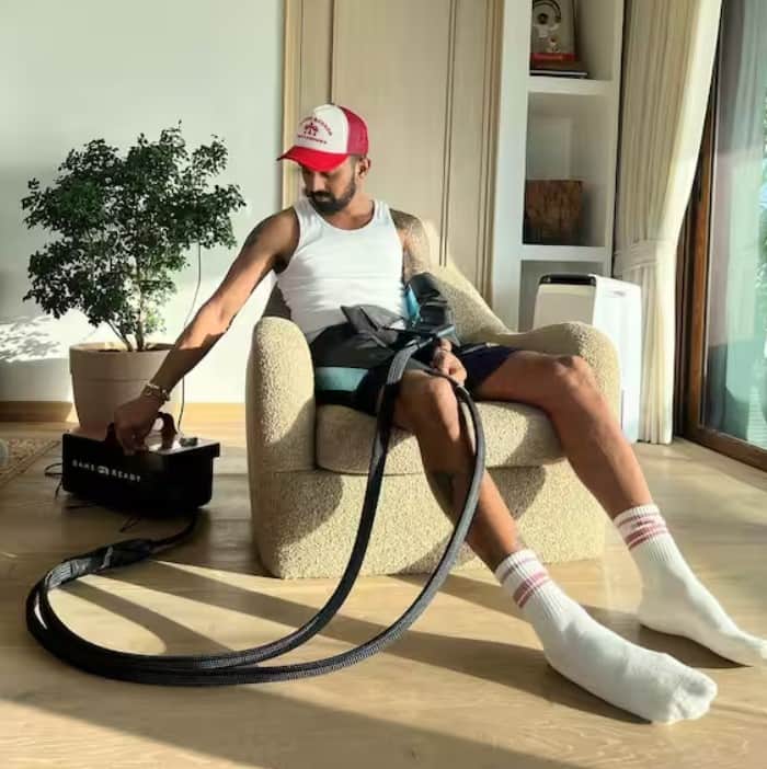 ਆਥੀਆ ਸ਼ੈੱਟੀ ਆਪਣੇ ਪਤੀ ਕੇਐਲ ਰਾਹੁਲ ਨਾਲ ਮੁੰਬਈ ਵਿੱਚ ਇੱਕ 4-BHK ਸੀ-ਫੇਸਿੰਗ ਅਪਾਰਟਮੈਂਟ ਵਿੱਚ ਰਹਿੰਦੀ ਹੈ। ਜੋ ਅੰਦਰੋਂ ਬਹੁਤ ਸੁੰਦਰ ਅਤੇ ਆਲੀਸ਼ਾਨ ਹੈ।