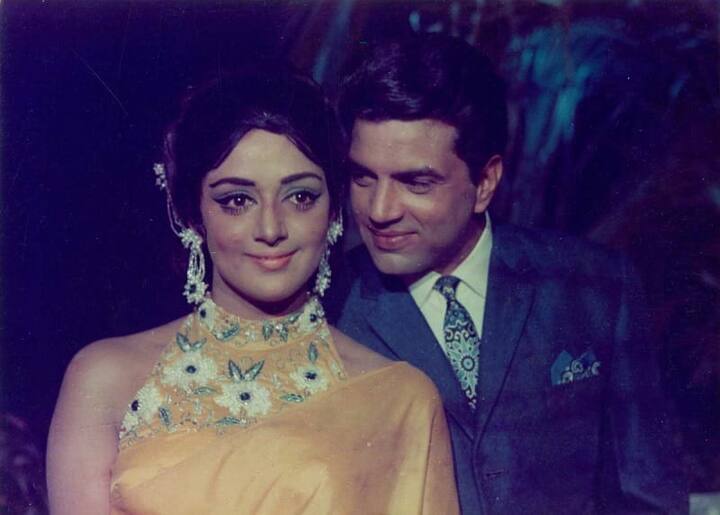 ਪਰ ਬਹੁਤ ਘੱਟ ਲੋਕ ਜਾਣਦੇ ਹਨ ਕਿ ਪਹਿਲਾਂ ਹੇਮਾ ਮਾਲਿਨੀ ਕਦੇ ਵੀ ਧਰਮਿੰਦਰ ਨਾਲ ਵਿਆਹ ਨਹੀਂ ਕਰਨਾ ਚਾਹੁੰਦੀ ਸੀ। ਜੀ ਹਾਂ, ਇਸ ਗੱਲ ਦਾ ਖੁਲਾਸਾ ਖੁਦ ਬਾਲੀਵੁੱਡ ਦੀ ਡ੍ਰੀਮ ਗਰਲ ਨੇ ਸਿੰਮੀ ਗਰੇਵਾਲ ਦੇ ਸ਼ੋਅ 'ਤੇ ਕੀਤਾ।