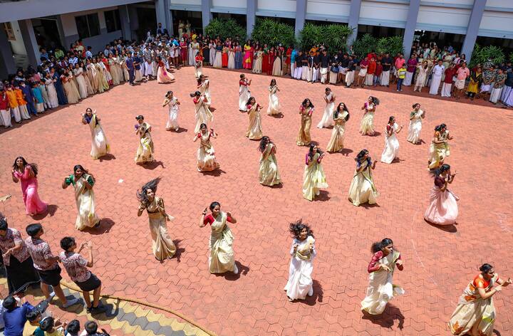 এই শহরে পাঁচশোরও বেশি লাইব্রেরি হয়েছে। ৫০টিরও বেশি প্রকাশক সংস্থার অফিস এই শহরে। কেরলের বার্ষিক সাহিত্য উৎসব হয় এই শহরে।