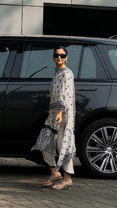 Celebs Spotted: आलिया भट्ट से दीपिका पादुकोण तक...ट्रेडिशनल लुक में एयरपोर्ट पर स्पॉट हुईं ये हसीनाएं, देखिए तस्वीरें