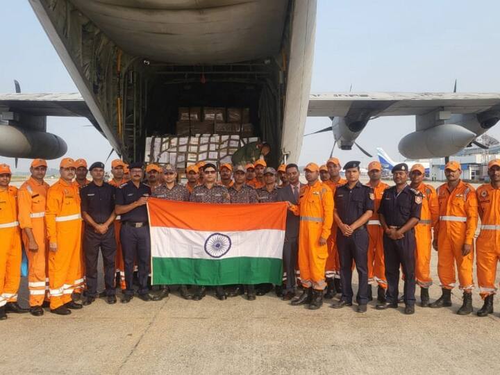 Earthquake In Nepal IAF C-130 flight arrived in Nepal carrying first consignment of emergency relief materials worth Rs 10 crore   Nepal Earthquake: भारत ने नेपाल के साथ न‍िभायी 'दोस्‍ती', एयरफोर्स के व‍िमान से भेजी 10 करोड़ की राहत सामग्री, जल्‍द जाएगी दूसरी खेप  