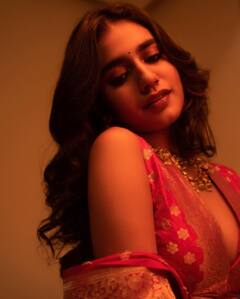 ట్రెడిషనల్ వేర్ లో ప్రియా వారియర్ హాట్ ఫోజులు - ఫోటోలు వైరల్!