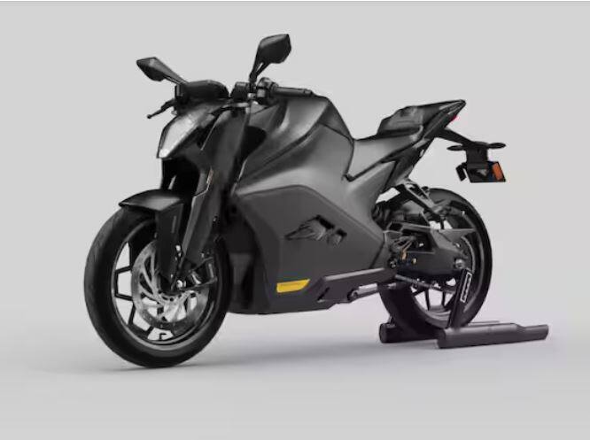 ਜੇਕਰ ਤੁਸੀਂ ਪਾਵਰਫੁੱਲ ਇਲੈਕਟ੍ਰਿਕ ਬਾਈਕ ਚਾਹੁੰਦੇ ਹੋ, ਤਾਂ ਅਲਟਰਾਵਾਇਲਟ F7 ਸਭ ਤੋਂ ਵਧੀਆ ਵਿਕਲਪ ਹੈ। ਤੁਸੀਂ ਇਸ ਨੂੰ 3.8 ਲੱਖ ਰੁਪਏ ਐਕਸ-ਸ਼ੋਰੂਮ ਦੀ ਸ਼ੁਰੂਆਤੀ ਕੀਮਤ 'ਤੇ ਘਰ ਲਿਆ ਸਕਦੇ ਹੋ। ਇਹ ਬਾਈਕ ਤੁਹਾਨੂੰ ਫੁੱਲ ਚਾਰਜ ਕਰਨ 'ਤੇ 307 ਕਿਲੋਮੀਟਰ ਤੱਕ ਦੀ ਰੇਂਜ ਦੇਣ 'ਚ ਸਮਰੱਥ ਹੈ।