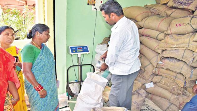 જનસભાને સંબોધતા પીએમ મોદીએ પીએમ ગરીબ કલ્યાણ યોજના વિશે કહ્યું કે, મેં નક્કી કર્યું છે કે ભાજપ સરકાર દેશના 80 કરોડ ગરીબ લોકોને મફત રાશન આપવાની યોજનાને વધુ 5 વર્ષ સુધી લંબાવશે. તમારો પ્રેમ અને આશીર્વાદ મને હંમેશા પવિત્ર નિર્ણયો લેવાની શક્તિ આપે છે.