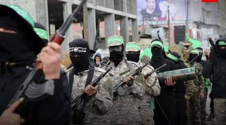 Israel-Hamas War: iran group hezbollah suicide bombers job advertisement for ttack on israel War: ઇઝરાયેલ પર મોટી હુમલાની તૈયારી, આ દેશમાં આત્મઘાતી હુમલાખોર બનવા માટેની જાહેરાતોના બૉર્ડ લાગ્યા