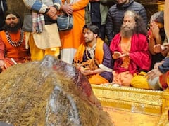 केदारनाथ धाम दर्शन करने पहुंचे धीरेंद्र शास्त्री, बागेश्वर बाबा की गर्भगृह की फोटो पर हंगामा
