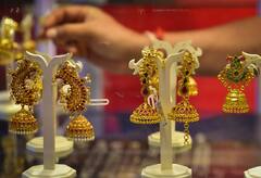 Gold and Silver Rate: ফের বাড়ল সোনার দাম, ধনতেরসের আগে কত দামে কিনতে হবে ক্রেতাকে