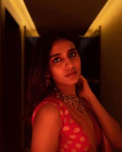 ట్రెడిషనల్ వేర్ లో ప్రియా వారియర్ హాట్ ఫోజులు - ఫోటోలు వైరల్!