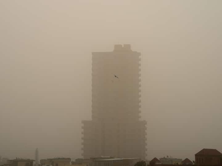 Mumbai Air Pollution: मुंबई में बदलते मौसम के साथ जहरीली हुई हवा, शहर में आज सुबह देखी गई धुंध की चादर Mumbai Air Pollution AQI Index Maharashtra Weather Report blanket of smog was seen in city today morning Mumbai Air Pollution: मुंबई में बदलते मौसम के साथ जहरीली हुई हवा, शहर में आज सुबह देखी गई धुंध की चादर