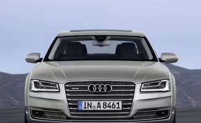 ਵਿਰਾਟ ਕੋਹਲੀ ਦੀਆਂ ਲਗਜ਼ਰੀ ਕਾਰਾਂ 'ਚੋਂ ਚੌਥਾ ਨਾਂ Audi A8L W12 Quattro ਲਗਜ਼ਰੀ ਸੇਡਾਨ ਕਾਰ ਹੈ। ਇਸ ਲੰਬੀ ਵ੍ਹੀਲਬੇਸ ਕਾਰ 'ਚ 6.3 ਲਿਟਰ ਦਾ W12 ਇੰਜਣ ਹੈ, ਜੋ ਇਸ ਨੂੰ 494hp ਦੀ ਪਾਵਰ ਅਤੇ 625Nm ਦਾ ਪੀਕ ਟਾਰਕ ਦਿੰਦਾ ਹੈ।