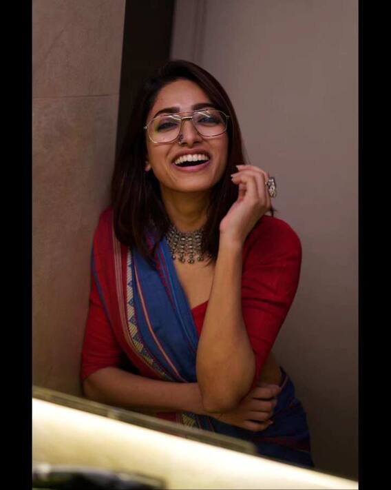 প্রথমবার কমেডি চরিত্রে ইশা