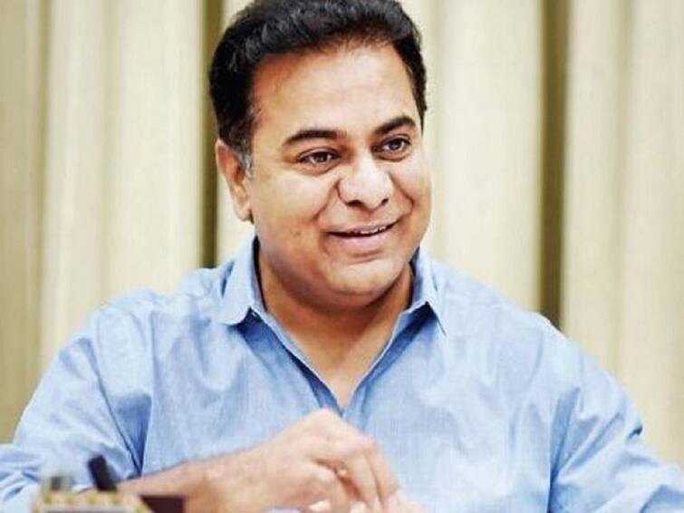 Minister KTR buys peppermint from man in Telangana advocates programme in Hyderabad KTR News: కేటీఆర్‌కు పెద్దాయన సైగలు - పిలిచి పిప్పర్ మింట్, చాక్లెట్లు కొన్న మంత్రి