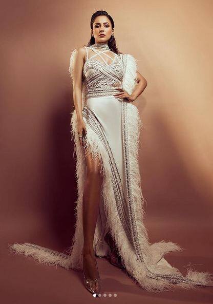 ਸ਼ਹਿਨਾਜ਼ ਗਿੱਲ ਨੇ ਥਾਈ ਹਾਈ ਸਾਈਡ ਕੱਟ ਡਰੈੱਸ 'ਚ ਦਿੱਤੇ ਸੈਕਸੀ ਪੋਜ਼