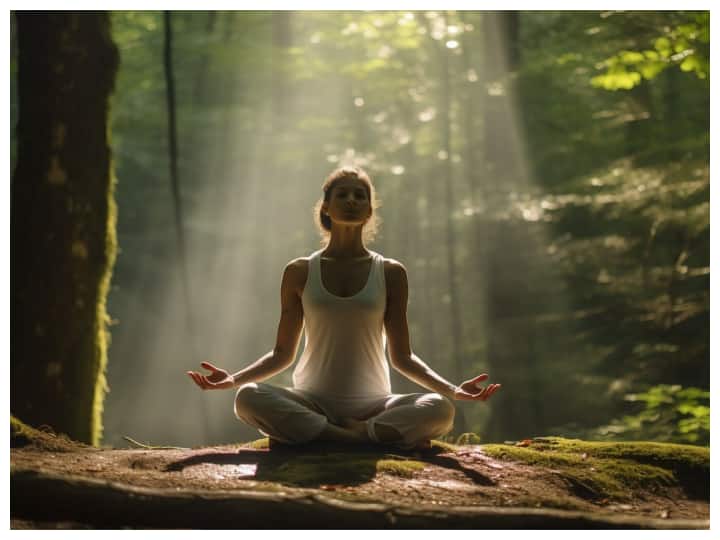 air quality yoga these Yoga asanas to keep lungs healthy amid pollution वायु प्रदूषण से बचने के लिए करते रहें ये योग, दूर होंगी सांस से जुड़ी कई दिक्कतें