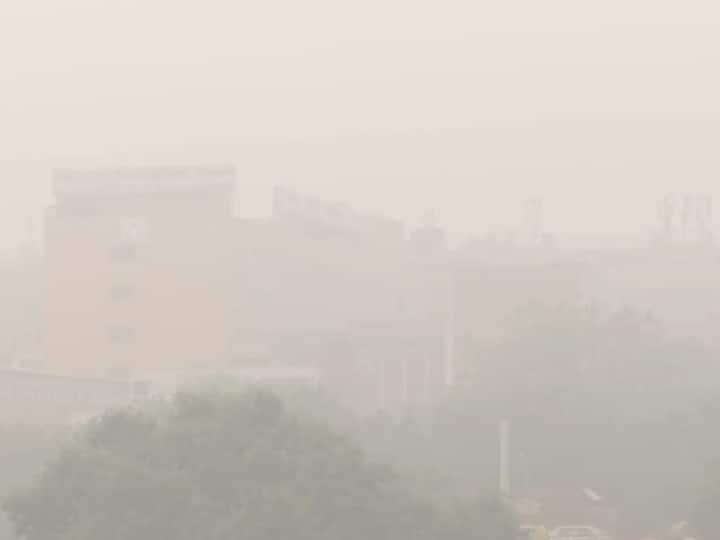 All India Institute Of Medical Sciences (AIIMS) Delhi seen through a thick layer of smog on Sunday morning. (Source: ANI)