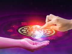 Daily Horoscope, Nov 6: See What's In Store For Capricorn, Leo, Gemini— Predictions For All 12 Zodiac Signs