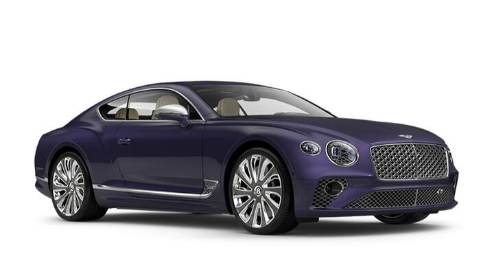 इस लिस्ट में पहला नाम बेंटले कॉन्टिनेंटल जीटी लग्जरी कार का है, जोकि उनके गैराज में मौजूद की सबसे महंगी गाड़ियों में से के है. इसकी कीमत की बात करें तो, ये लगभग 4 करोड़ रुपए के आस-पास है.