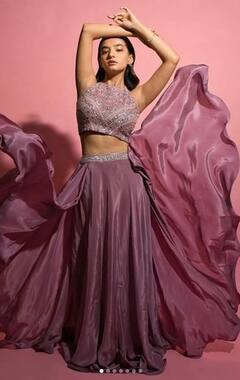 Anushka Sen: ਰਿਵੀਲਿੰਗ ਲਹਿੰਗਾ ਪਾ ਕੇ ਅਨੂਸ਼ਕਾ ਸੇਨ ਨੇ ਇੰਟਰਨੈੱਟ 'ਤੇ ਲਾਇਆ ਬੋਲਡਨੈੱਸ ਦਾ ਤੜਕਾ, ਦੇਖੋ ਕਿਲਰ ਤਸਵੀਰਾਂ