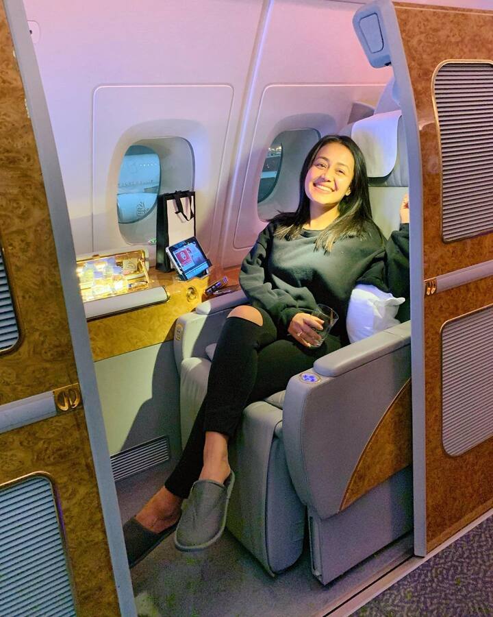 નેહા કક્કરને તેના કામ દરમિયાન ભગવાન તરફથી સૌથી કિંમતી ભેટ મળી હતી. ખરેખર, રોહનપ્રીત અને નેહાની પહેલી મુલાકાત 'નેહુ ધ વ્યાહ'ના સેટ પર થઈ હતી.