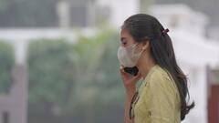 Air Pollution: দূষণে ঢাকল রাজধানীর রাস্তা, মাস্ক পরেই কাজে বেরোলেন দিল্লিবাসী