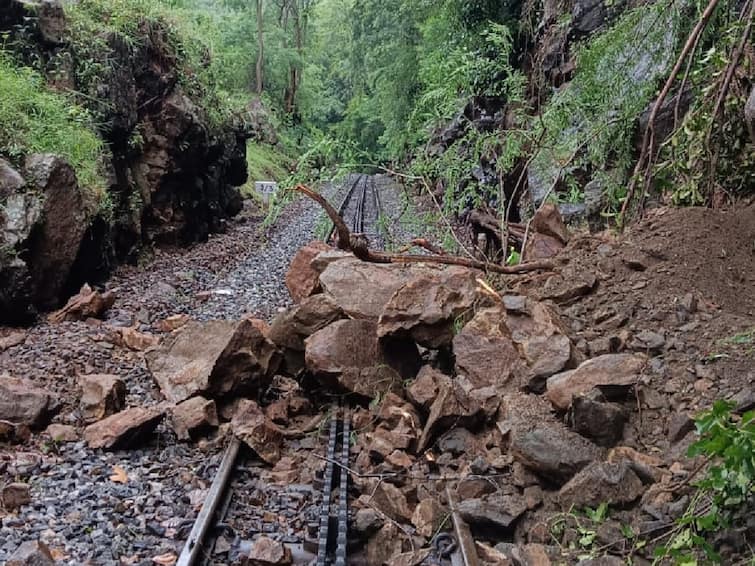 Tourists disappointed as Mettupalayam-Ooty mountain train service canceled tomorrow too மேட்டுப்பாளையம் : உதகை மலை ரயில் சேவை நாளையும் ரத்து ; சுற்றுலா பயணிகள் ஏமாற்றம்!