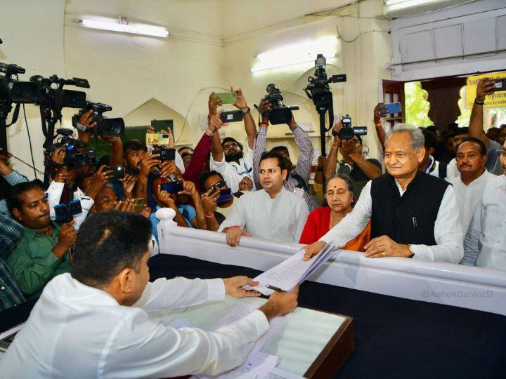 rajasthan asembly election 2023 CM Ashok Gehlot files Nomination from sardarpura seat CM Ashok Gehlot Nomination: बड़ी बहन से आशीर्वाद लेकर CM अशोक गहलोत ने किया नामांकन, जानें पर्चा भरने से पहले क्या कहा?