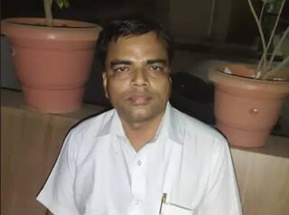 Fake Officer: ગાંધીનગરમાંથી નકલી FCI અધિકારી ઝડપાયો, પોલીસ ભવનમાં આમંત્રણ આપવા પહોંચ્યો ને......