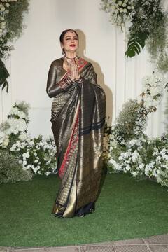 Diwali 2023: दिवाली पार्टी में बनारसी साड़ी पहन बन-ठनकर पहुंची थीं  Rekha, एवरग्रीन एक्ट्रेस ने लूट ली सारी लाइमलाइट, देखें तस्वीरें