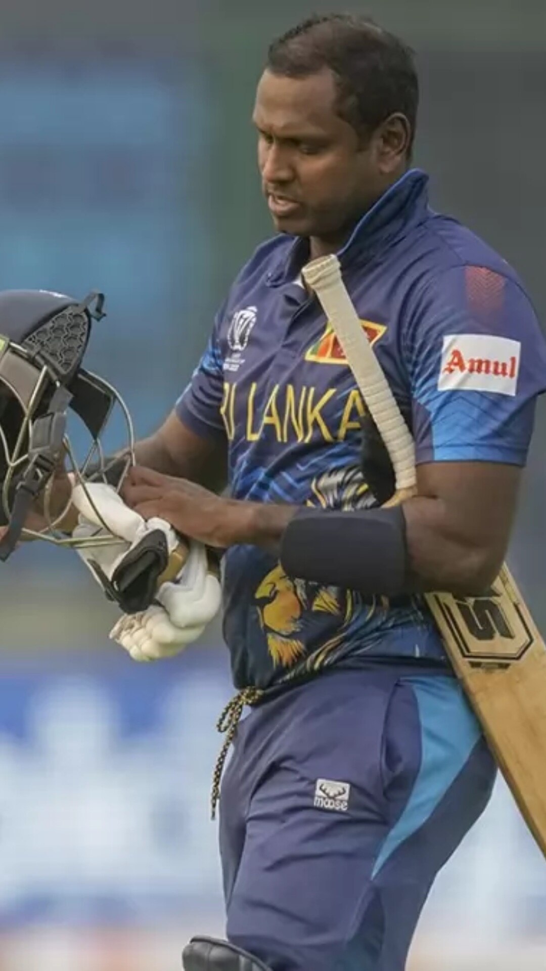 क्या होता है टाईम आउट दरअसल टीम के किसी खिलाड़ी के आउट होने पर अगले खिलाड़ी को बल्लेबाजी के लिए मैदान पर 3 मिनट के भीतर आना होता है