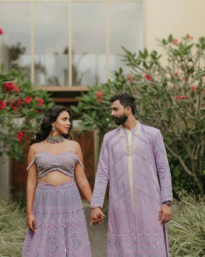 ప్రస్తుతం అమలా పాల్ పెళ్లి ఫోటోలు సోషల్ మీడియాలో బాగా వైరల్ అవుతున్నాయి. Photo Credit: Amala Paul/Instagram
