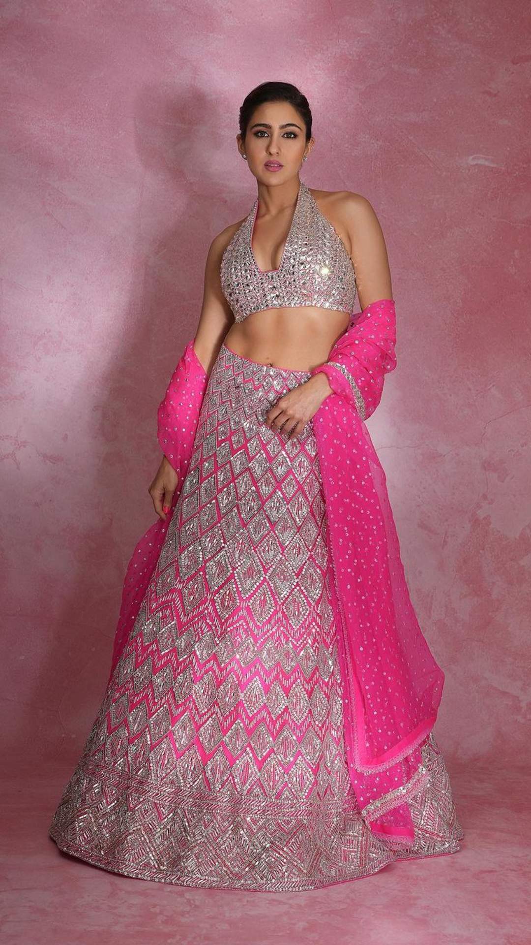 CeleBunnyzッ on Twitter | Most beautiful indian actress, Bollywood girls, Sara  ali khan