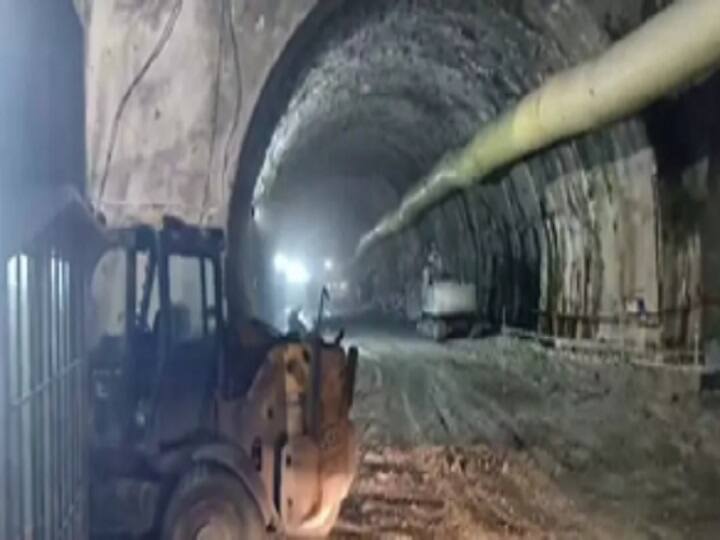 Rishikesh-Karnprayag Railway Line Fire broke out in chemicals kept in the under construction tunnel in Nagarasu Rishikesh-Karnprayag Railway Line: उत्तराखंड में बड़ा हादसा होने से बचा, निर्माणाधीन रेल सुरंग में रखे केमिकल नें लगी आग, 44 मजदूरों को बचाया