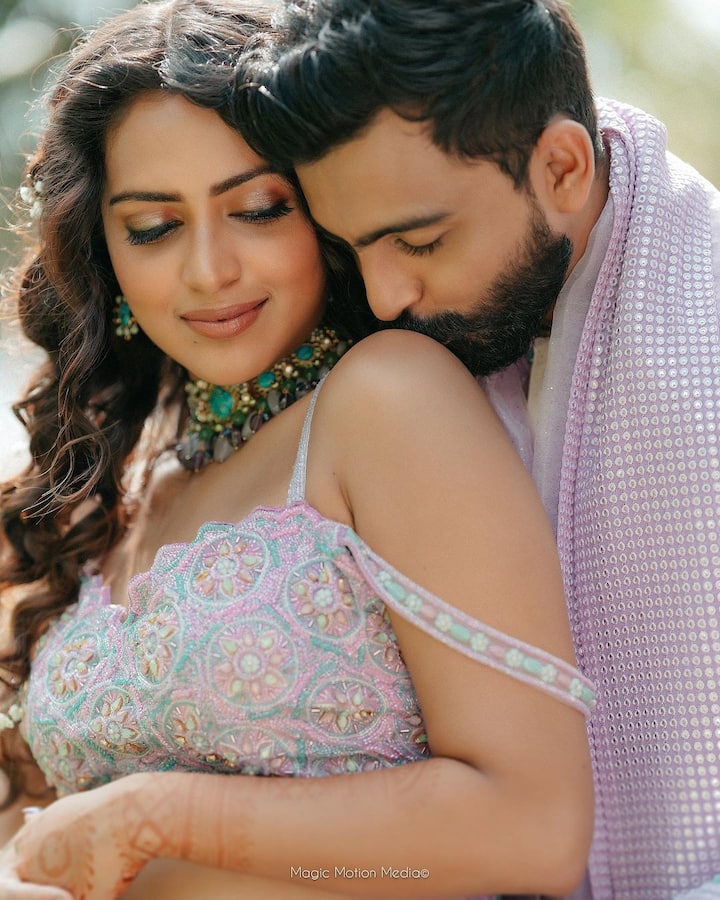 కొచ్చిలోని ఓ ప్రముఖ హోటల్ లో వీరి వివాహ వేడుక అట్టహాసంగా జరిగింది.Photo Credit: Amala Paul/Instagram